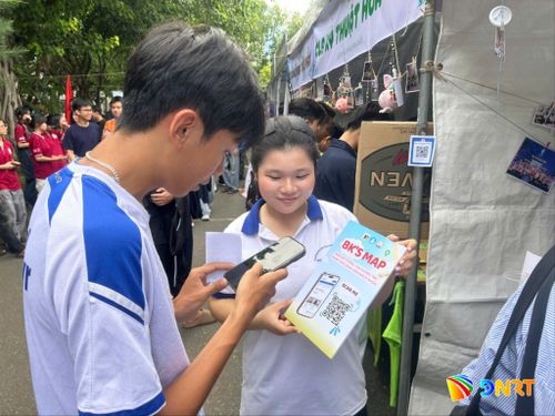 Đội Tư vấn sinh viên Trường Đại học Bách khoa (Đại học Đà Nẵng) hỗ trợ sinh viên tìm phòng trọ. Ảnh: ĐVCC