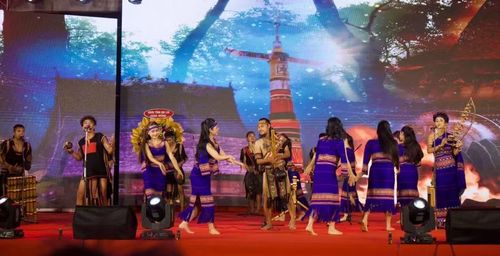  Tiết mục Hội làng - Hát Đồng dao - Pe Trong loãi - Pơ Yu. Ảnh: H.V 