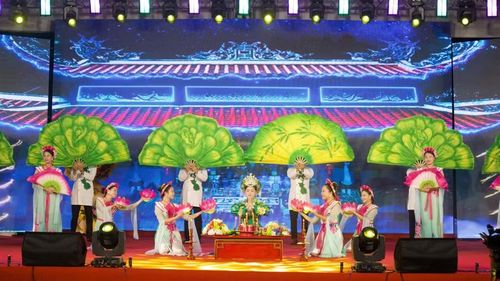  Diễn xướng hát văn Cô đôi bồng lai. Ảnh: H.V 