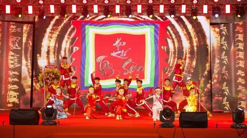  Tiết mục Hào khí Tây Sơn. Ảnh: H.V 