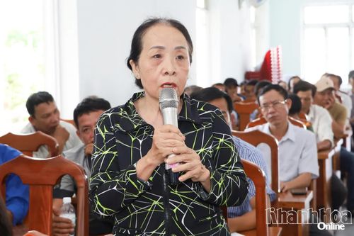 Người dân xã Cam Lâm nêu ý kiến tại buổi khảo sát tại Dự án Khu đô thị phức hợp Cam Thượng.