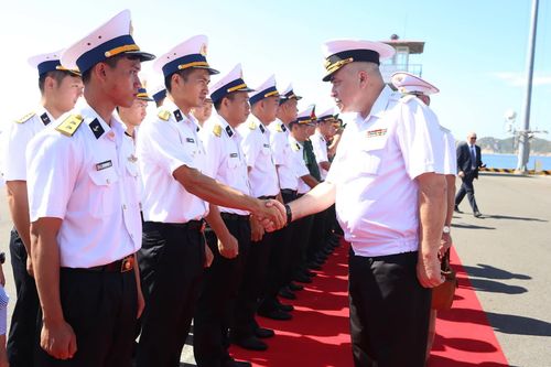 Đoàn Hải quân Việt Nam đón đoàn Tàu huấn luyện Perekop.