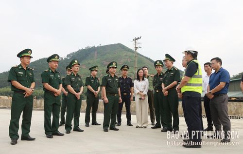 Đoàn khảo sát tại Bãi xe HTT