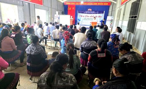 Trung tâm Dịch vụ tổng hợp nội vụ đưa thông tin thị trường lao động đến với người dân ngay tại cơ sở.