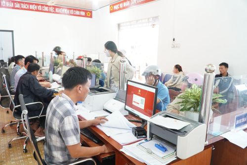 Cán bộ xã Nam Đà chú trọng sử dụng thành thạo các ứng dụng công nghệ về dịch vụ công trực tuyến trong phục vụ người dân