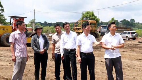 Cấp ủy, chính quyền xã Đắk Mil tăng cường bám sát cơ sở, đôn đốc giải quyết những công trình, dự án đáp ứng nhu cầu đời sống người dân