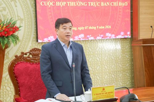 Đồng chí Y Thanh Hà Niê Kđăm, Ủy viên Ban Chấp hành Trung ương Đảng, Bí thư Tỉnh ủy, Trưởng Đoàn ĐBQH tỉnh, Trưởng Ban Chỉ đạo phòng, chống tham nhũng, lãng phí, tiêu cực tỉnh phát biểu tại cuộc họp
