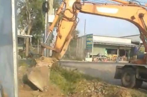 San lấp trả lại mặt bằng cho đường ngang dân sinh nối quốc lộ 28B