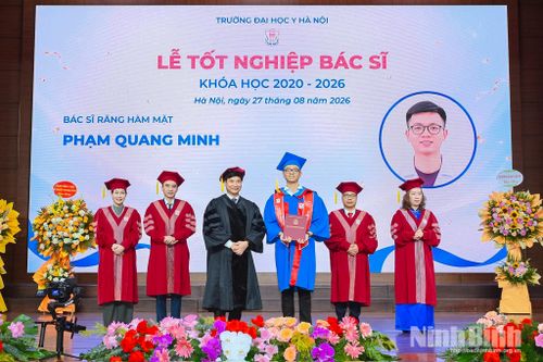 Anh Phạm Quang Minh đạt Thủ khoa Kỳ thi tuyển sinh bác sĩ nội trú ngành Răng Hàm Mặt trong Lễ Tốt nghiệp Bác sĩ năm 2026.