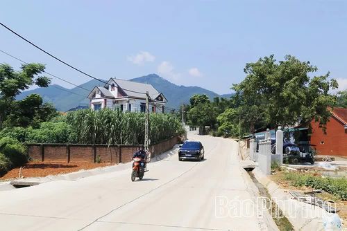 Tuyến đường mới tạo thuận lợi cho người dân đi lại, giao thương hàng hóa.