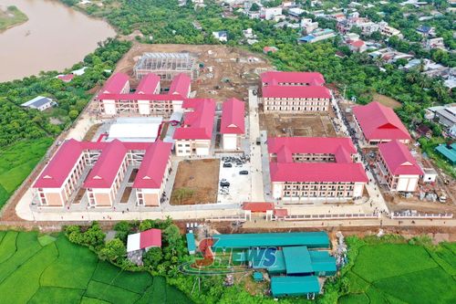 Sau gần 9 tháng thi công, Trường Phổ thông nội trú Tiểu học và THCS Chiềng Khương đã hoàn thành các hạng mục chính.