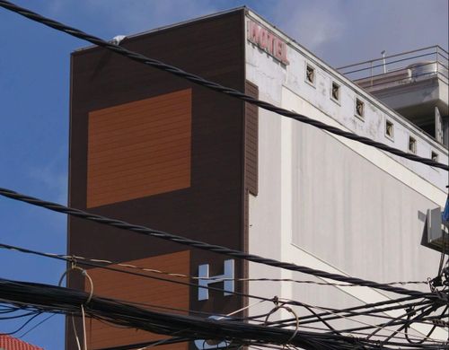 Khách sạn nơi xảy ra vụ cháy khiến 2 người tử vong.