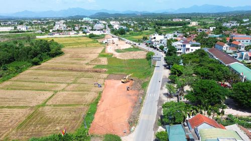 Trong đó, chủ yếu là tập trung thi công phần cầu, cống trên tuyến và các đoạn nền đường có mặt bằng, có thể tổ chức thi công. Dự kiến hết năm 2026, giá trị khối lượng hoàn thành của dự án đạt gần 68 tỷ đồng, tương đương 20% giá trị hợp đồng.