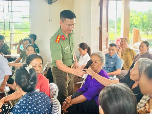 Quy tắc "ba không" (không nghe người lạ yêu cầu chuyển tiền hay nộp phạt qua tài khoản; không cung cấp thông tin cá nhân, mã OTP ngân hàng; không truy cập vào đường link lạ) được xây dựng và trang bị cho đối tượng là người già.