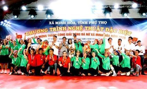 Cúp vô địch thuộc về thôn Ngọc Lập, xã Minh Hòa.