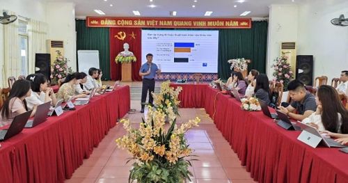 Cán bộ, phóng viên, biên tập viên Báo và Phát thanh, truyền hình Cao Bằng tham gia tập huấn ứng dụng AI trong tác nghiệp báo chí.