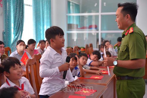 Tuổi trẻ Công an lồng ghép tuyên truyền, lan toả tình yêu quê hương, đất nước thông qua các hoạt động về nguồn.