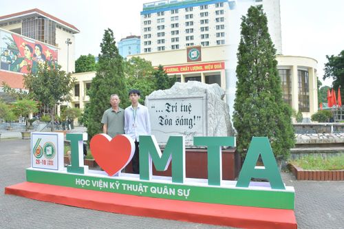 Tân sinh viên Phí Quang Triết, thủ khoa đầu vào hệ dân sự Học viện Kỹ thuật Quân sự năm 2026.