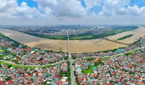 Sông Hồng được nhìn nhận không chỉ là một dòng chảy địa lý mà còn là mạch nguồn lịch sử - văn hóa của Thủ đô. Ảnh: Phạm Hùng