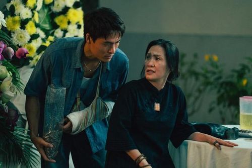 Võ Tấn Phát và nghệ sĩ Hồng Đào.