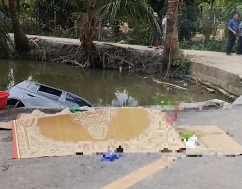 Ô tô lao xuống mương nước, hai vợ chồng tử vong, 3 người thoát nạn - Báo  Sức Khỏe & Đời Sống