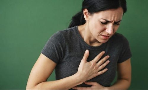 Vận động đúng cách có thể giúp cải thiện triệu chứng trào ngược dạ dày thực quản. Ảnh minh họa AI