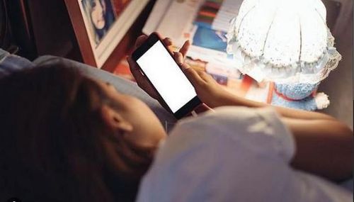 Điều chỉnh tư thế là những biện pháp đơn giản nhưng quan trọng để bảo vệ hệ cơ xương khớp trong thời đại công nghệ. Ảnh: TL