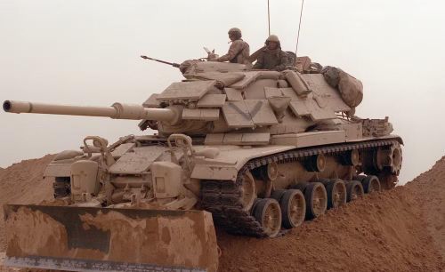 Mỹ bắt đầu phát triển M60A1 vào năm 1960. Giải pháp quan trọng là sử dụng một tháp pháo mới dựa trên thiết kế T95E7. Hình dáng tháp pháo được thay đổi đáng kể.