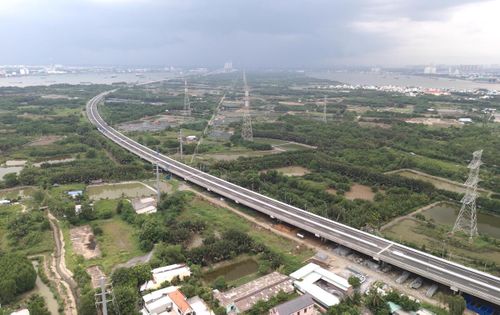 Tuyến cao tốc Bến Lức - Long Thành sắp hoàn thành sau 12 năm thi công. Ảnh: Đ.Xá