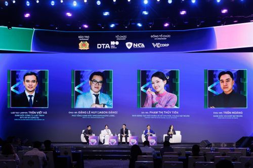 Các KOL chia sẻ tại tọa đàm “Thông tin sai lệch và khủng hoảng niềm tin” trong khuôn khổ hội nghị. Ảnh: T.Luân
