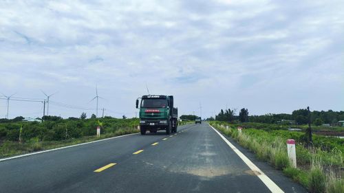 Hoàn thiện hạ tầng giao thông tạo động lực thúc đẩy kinh tế - xã hội. Ảnh: Nguyên Du