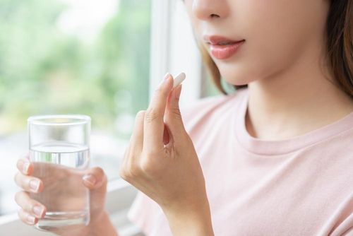 Người lớn được khuyến khích tẩy giun 6 tháng/lần. Ảnh: Shutterstock.