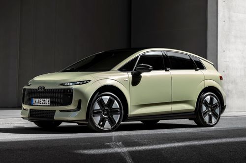  Audi A2 e-tron có 4 phiên bản động cơ với công suất tối đa lần lượt là 125 kW, 140 kW, 170 kW và 240 kW. Phiên bản cao cấp nhất sử dụng bộ pin dung lượng 84 kW với khả năng sạc nhanh 183 kW, giúp người dùng chỉ mất 29 phút để sạc từ 10% lên 80%. 