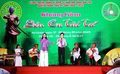 Không gian Đờn ca tài tử luôn được tổ chức tại Lễ hội