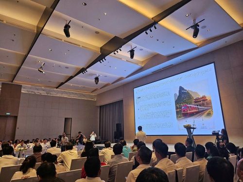 Đại biểu phát biểu, đề xuất phát triển sản phẩm du lịch giữa TP.HCM với các tỉnh phía Bắc và Bắc Trung Bộ