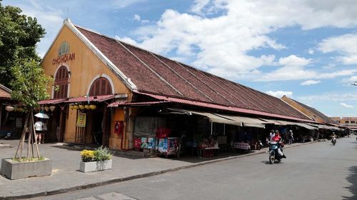Không gian kiến trúc chợ Hội An giữa lòng phố cổ. Ảnh: Đỗ Trưởng - TTXVN