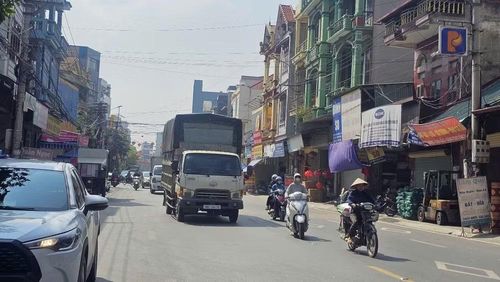 Một tuyến phố thương mại xã Thổ Tang. (Ảnh: HÀ HỒNG HÀ)