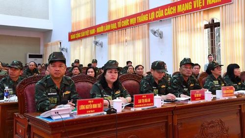 Các đồng chí lãnh đạo tỉnh Đắk Lắk dự khai mạc diễn tập. (Ảnh: CTV)