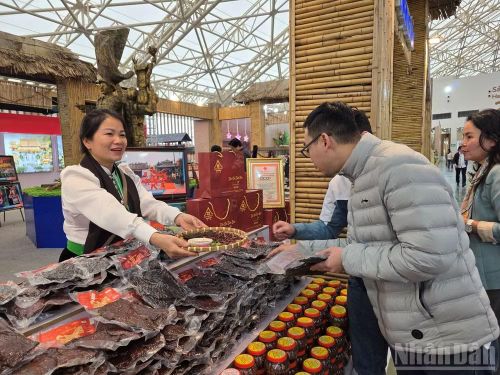 Đằng sau mỗi sản phẩm mang chỉ dẫn địa lý là thương hiệu của một vùng đất và cuộc sống của những người trực tiếp tạo ra sản phẩm. (Ảnh: AN NGUYÊN)