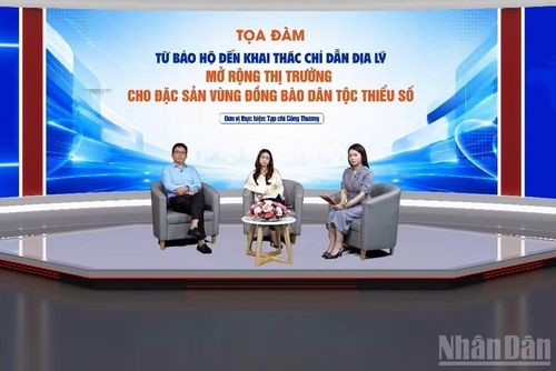 Tọa đàm “Từ bảo hộ đến khai thác chỉ dẫn địa lý: Mở rộng thị trường cho đặc sản vùng đồng bào dân tộc thiểu số”. (Ảnh: AN NGUYÊN)