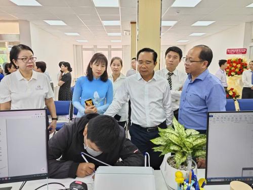 Thành phố tập trung cải cách hành chính để tháo gỡ khó khăn cho doanh nghiệp. (Ảnh: VƯƠNG LÊ)