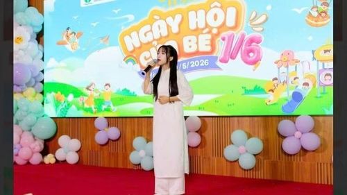 Thùy Dương hát tặng các bệnh nhi đang điều trị tại Bệnh viện Nhi Trung ương nhân Ngày quốc tế thiếu nhi 1/6.