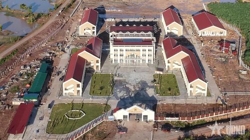 Toàn cảnh Trường Phổ thông nội trú Tiểu học và Trung học cơ sở Ea Rốk (Đắk Lắk) do Bộ Quốc phòng đầu tư xây dựng.