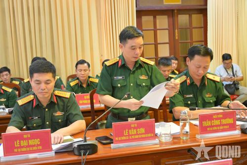 Thành viên đoàn kiểm tra phát biểu.