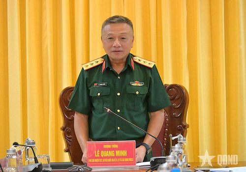 Thượng tướng Lê Quang Minh phát biểu chỉ đạo tại buổi kiểm tra.