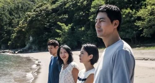 Mi-ok (Jeon Do Yeon), người luôn nỗ lực đặt niềm tin và xoay xở giữa một cuộc đời liên tục phản bội mình, có một bài hát tủ khi đi karaoke: "I Know Nothing But Love" của Sim Soo-bong. Ho-seok (Sul Kyung Gu), người tự nhận mình cảm thấy "trống rỗng" nhưng lại mang trong lòng nỗi đau âm ỉ, đang chật vật từng ngày để tiếp tục sống. Ye-ji (Cho Yeo Jung), một nhà làm phim tài liệu tin rằng mình cần phải yêu thương các nhân vật trong phim, và Sang-woo (Jo In Sung), một nhà tư bản đang hỗ trợ vợ thực hiện bộ phim về sự độc lập khỏi đồng vốn, mỗi người đều ấp ủ những khao khát riêng. Quá trình cuộc đời của hai cặp đôi này vốn đã chông chênh và bất ổn, va chạm, rồi đan xen vào nhau, diễn ra một cách lặng lẽ nhưng đầy mãnh liệt. Đây cũng là nét đặc trưng xuyên suốt bộ phim có thời lượng lên tới 164 phút này. Câu chuyện được kể một cách chậm rãi và có chủ đích. Vẻ ngoài thì bình lặng, nhưng lại luôn khiến người xem phải hồi hộp, nín thở dõi theo.