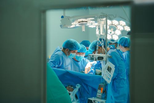 Ca phẫu thuật kéo dài 8 giờ mang lại sự sống cho bệnh nhân.