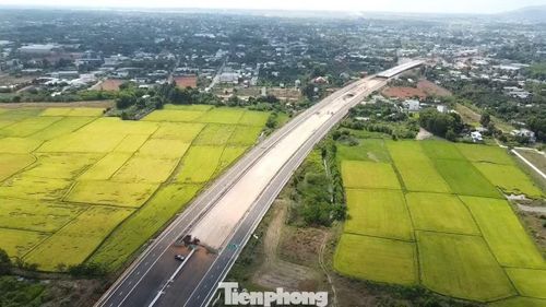Dự án đường nối cao tốc Biên Hòa - Vũng Tàu do Ban Giao thông TPHCM làm chủ đầu tư, có tổng mức đầu tư gần 14.000 tỷ đồng, chiều dài hơn 16km. Tuyến đường được thiết kế 6 làn xe, bắt đầu từ vòng xoay quốc lộ 56 và kết thúc tại vòng xoay Phước Thắng, Đường 2 Tháng 9, kết nối trực tiếp với khu vực biển Vũng Tàu.