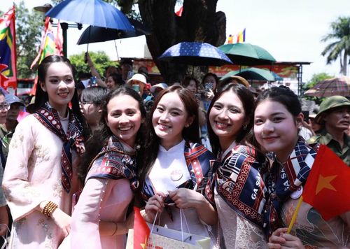 “Hy vọng thông qua cuộc thi Hoa hậu Việt Nam mọi người sẽ biết tới Đồng Kỵ nhiều hơn. Nếu có dịp mời các bạn ghé qua quê hương mình”, chị Điểm nói.