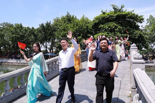 Đồng Kỵ là một trong những điểm dừng của hành trình Chuyến tàu Độc lập 5 cửa ô đưa 53 thí sinh Hoa hậu Việt Nam 2026 từ Hà Nội về Bắc Ninh trải nghiệm các giá trị lịch sử, văn hóa của vùng Kinh Bắc.